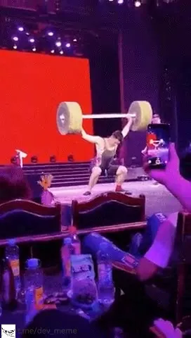 Неожиданный подъём штанги на сцене