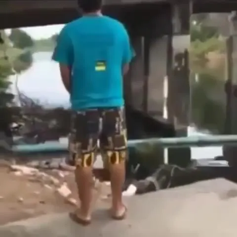 Неудачное падение под драматичную музыку