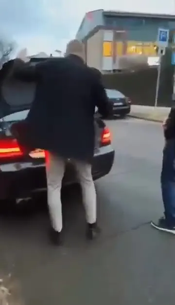 Погоня за уезжающей машиной
