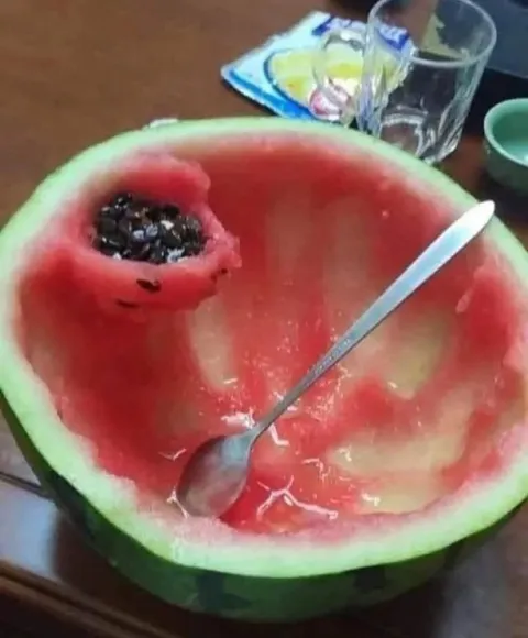 Арбузная миска с сюрпризом