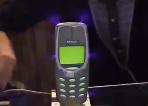 Nokia 3310 на миллион вольт