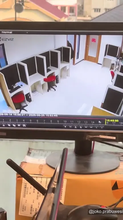 Робот неожиданно начинает танцевать