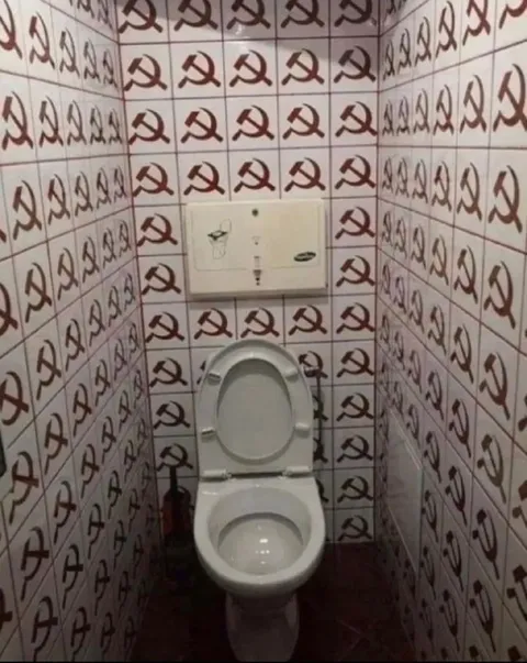 Туалет в мавзолее коммунизма
