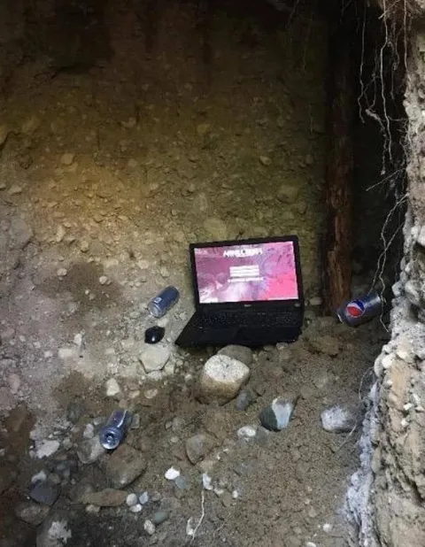 Ноутбук в окопе