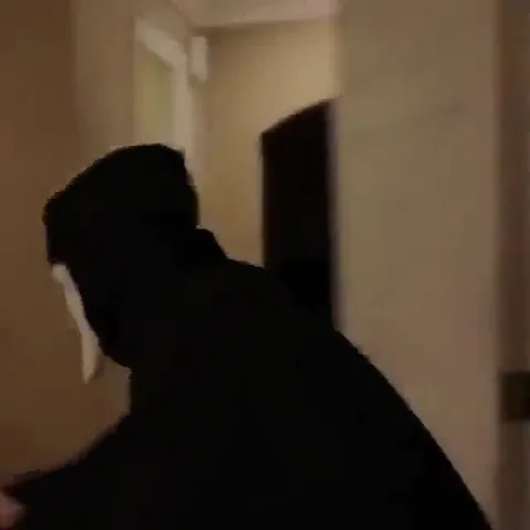 Кто прячется за дверью