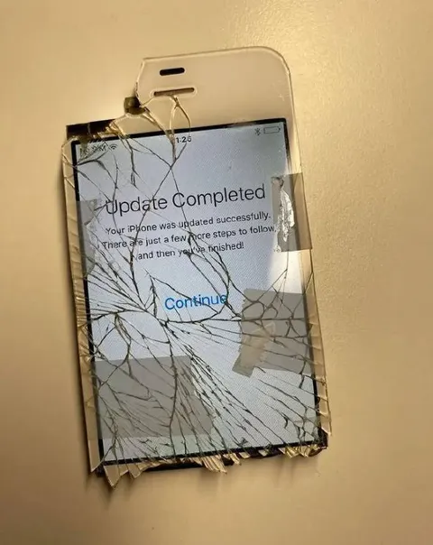 Broken iPhone Update Complete