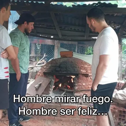 Hombre mirar fuego