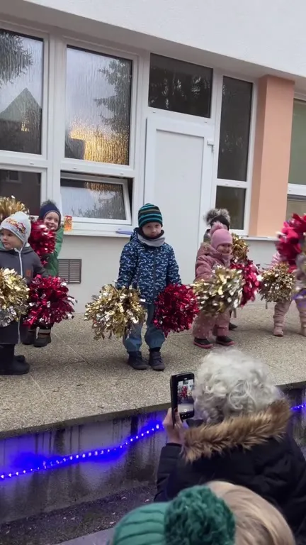 Серьёзный маленький чирлидер