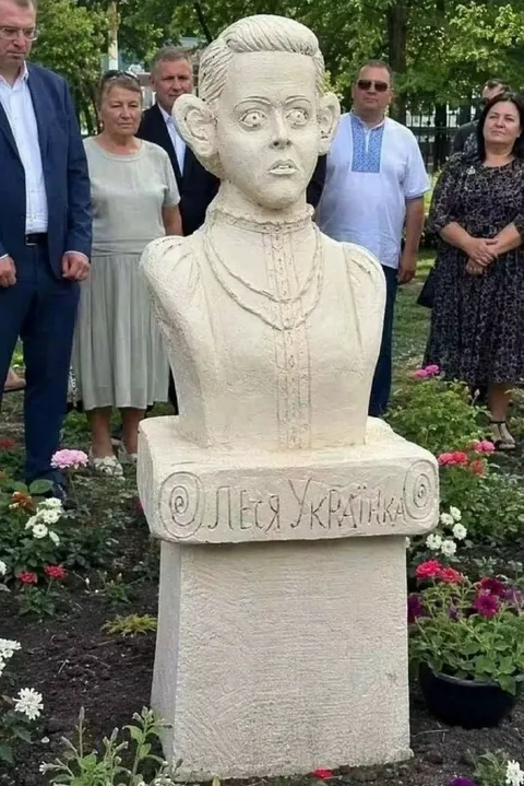 Бюст Лесі Українки