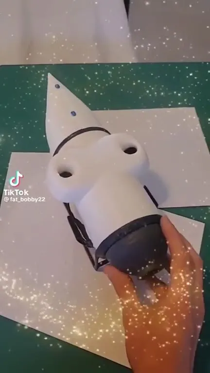Странная игрушка на рисунке