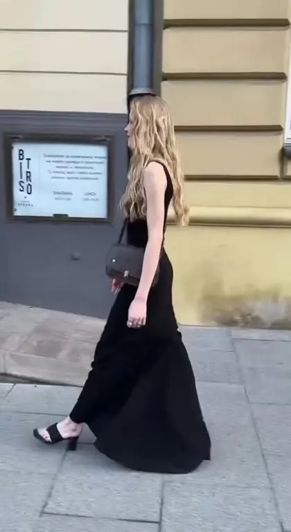 Она ушла, а он остался