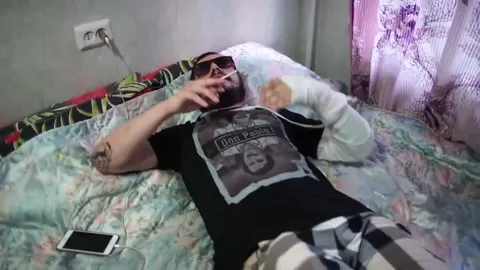 Don Pablo лежит после тусовки