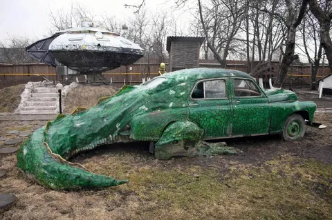 Крокодил победил автомобиль