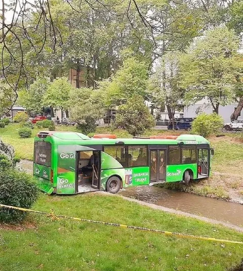 Autobusi hibrid në kanal