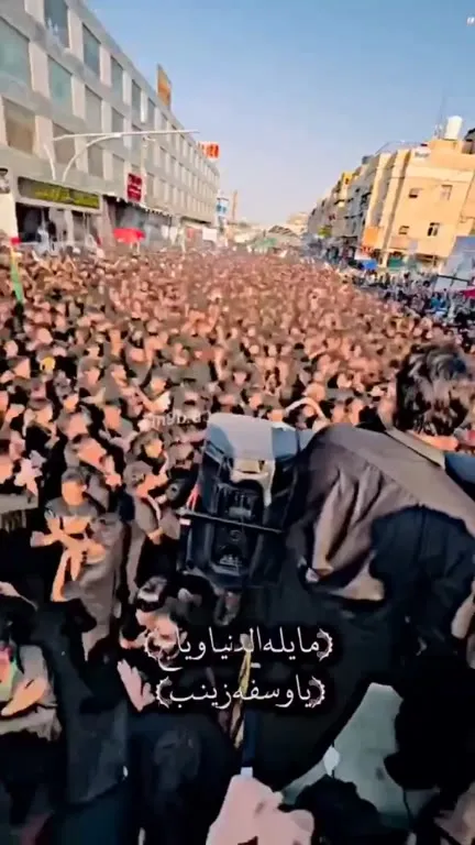 حفلة وسط الحشد