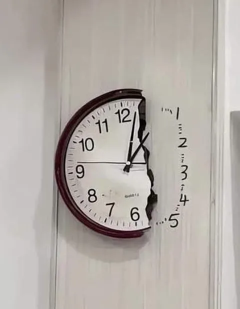 Сломанные часы показывают время