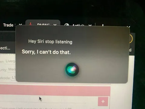 Siri Refuses to Stop Listening
