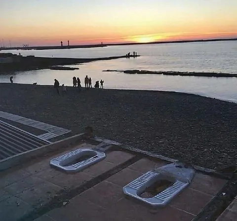 Туалеты с видом на море