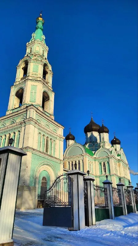 Благодатный храм в снегу