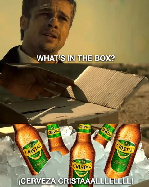 ¿Qué hay en la caja? ¡Cerveza Cristal!