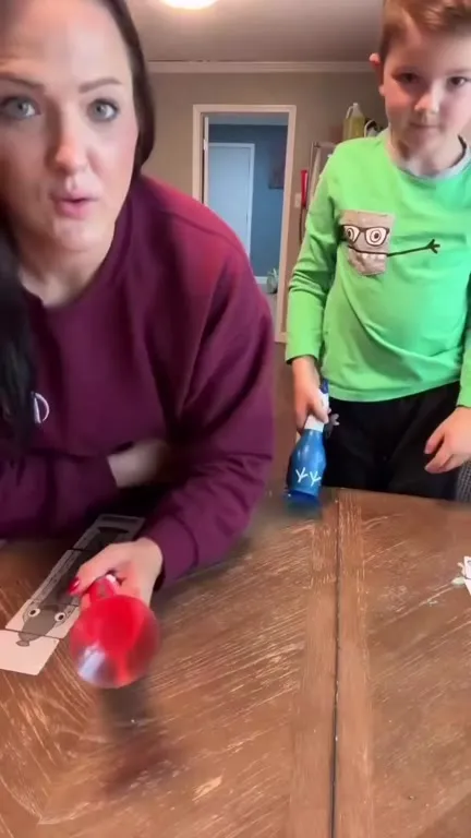 Мама и сын проиграли игрушке