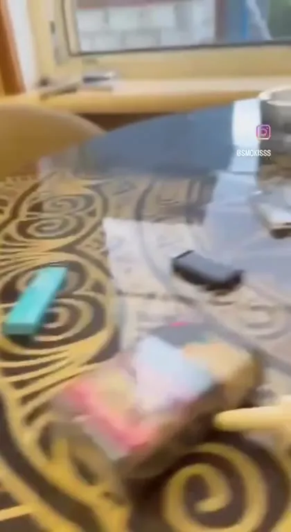 Котёнок требует свою порцию