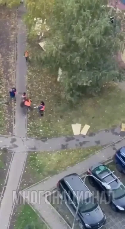 Эпичная драка во дворе