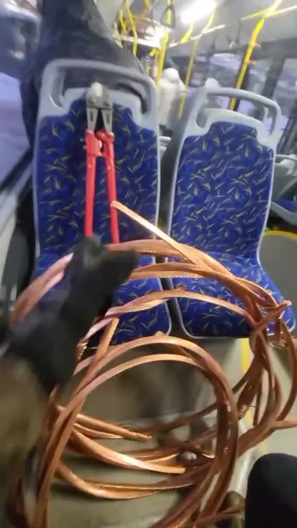 Медный кабель в автобусе