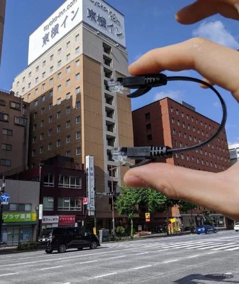 ホテルにLANケーブルをつなぐ