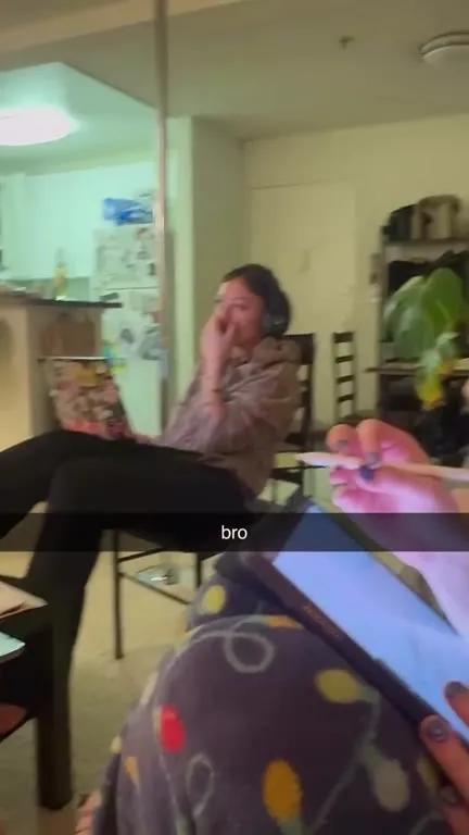 bro снимает друзей дома