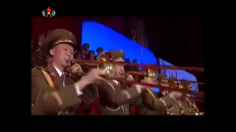 Военный оркестр на торжественном концерте
