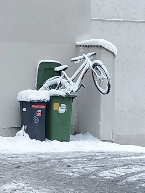 Велосипед в контейнере