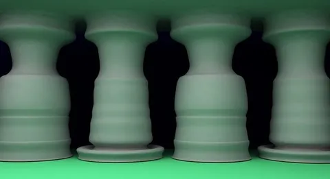 Ряд зелёных шахматных фигур