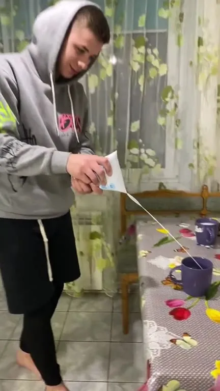 Молоко по длинной струе