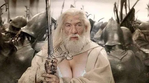 Гэндальф с неожиданным декольте