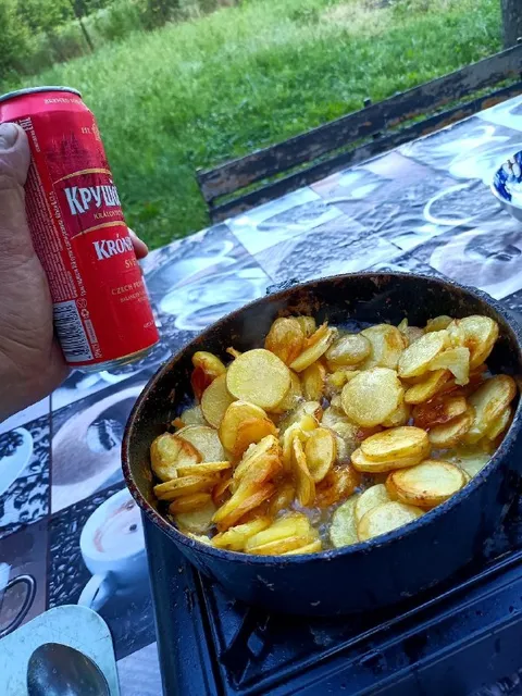 Картошечка пошла потихоньку