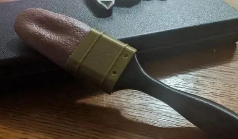 Нож с неприличной ручкой