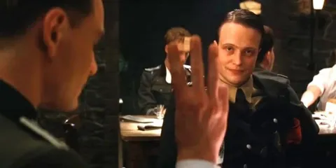 Жест «стоп» за столом