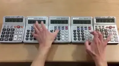 Пять калькуляторов играют музыку