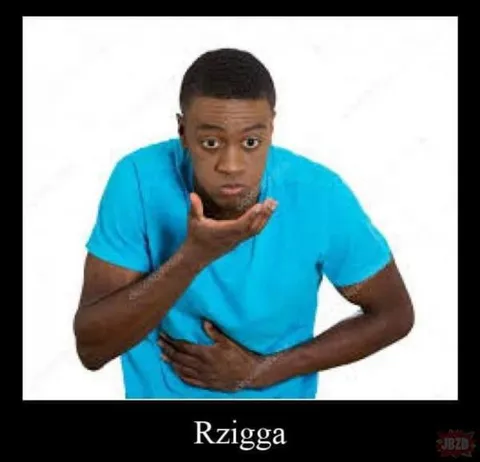 Rzigga держится за живот