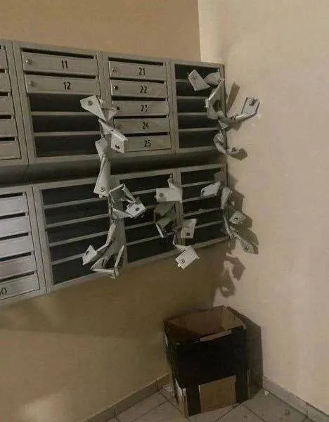 Почтовые ящики после атаки