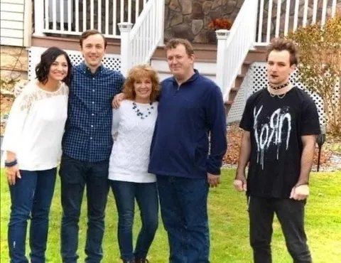 The Odd One Out at Family Photos