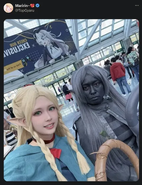 Elf Cosplay Convention Selfie