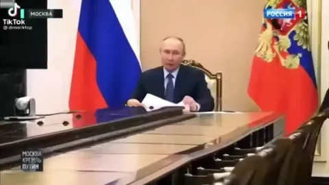 Путин запускает карандаш как ракету