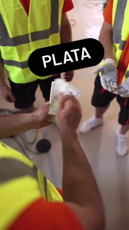 Plata para el director