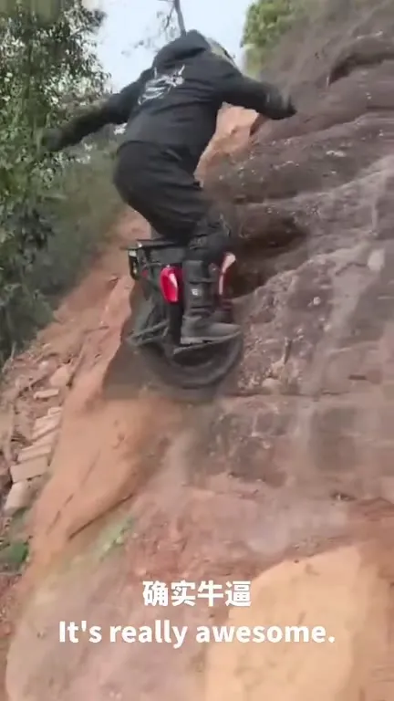 电动独轮车征服山路