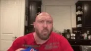 Мужчина молча жуёт и смотрит вверх
