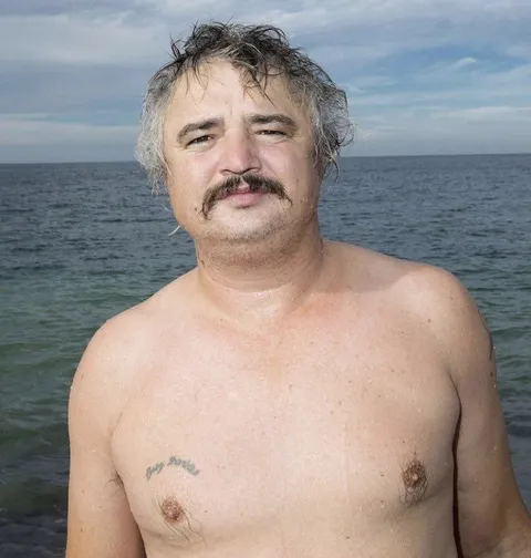 Мужчина на море