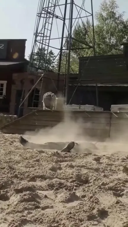 Оперный прыжок в песок