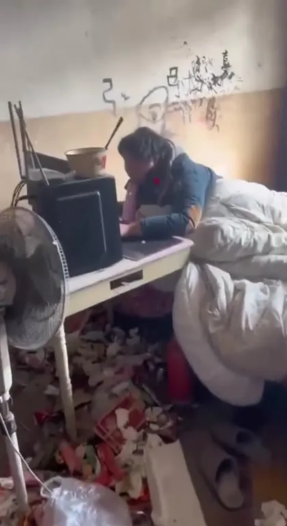 Работа из кровати в хаосе